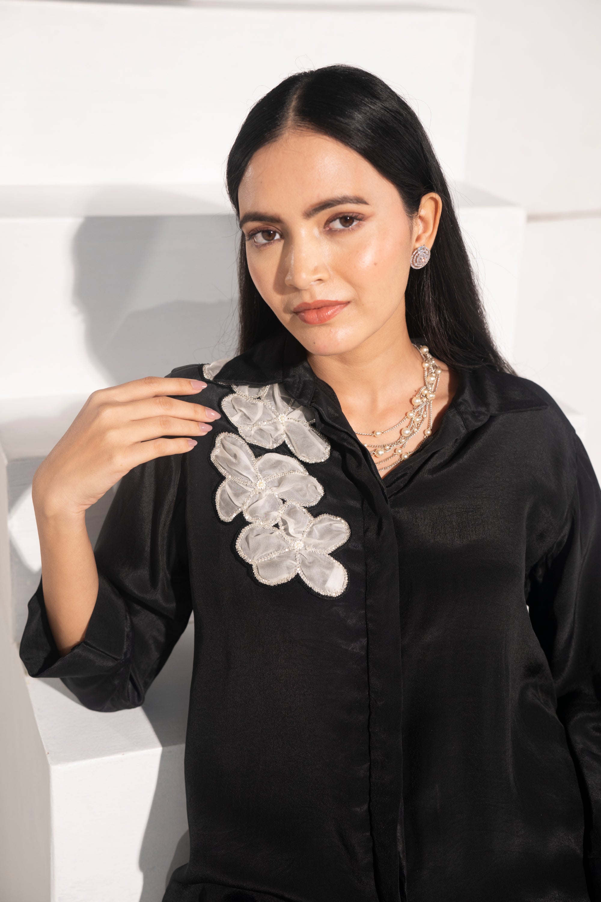 Cross-Back Floral Applique Shirt & Stitched-Down Pleated Pants