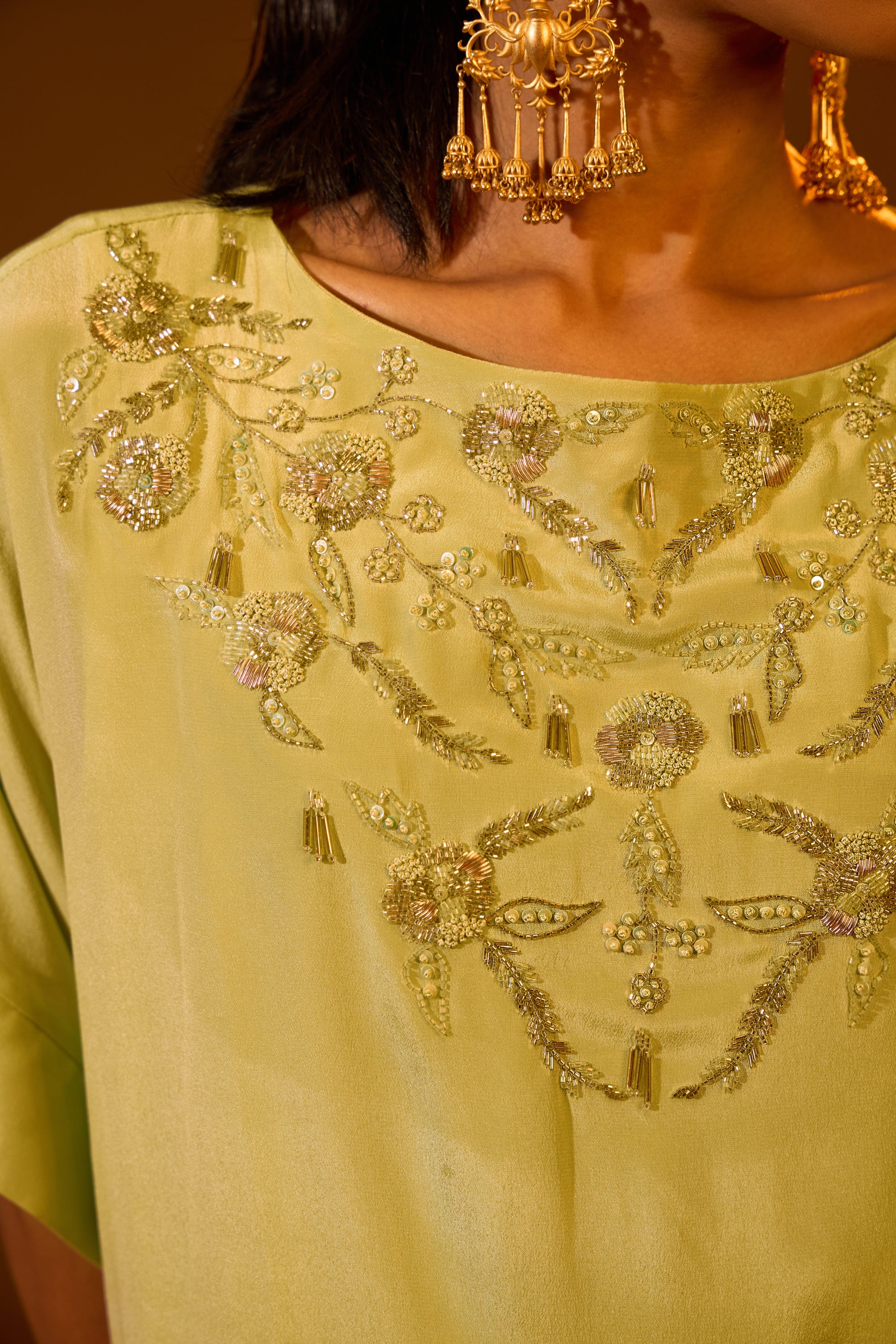 Embroidered Neckline Cape Top & Overlap Pleated Skirt